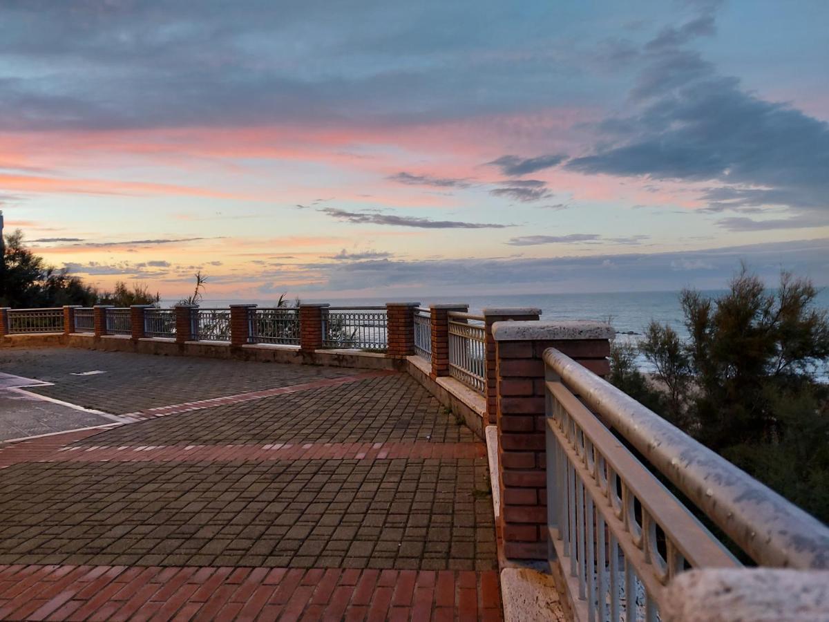 I Tre Marchi Rooms / Camera Mare Термоли Экстерьер фото